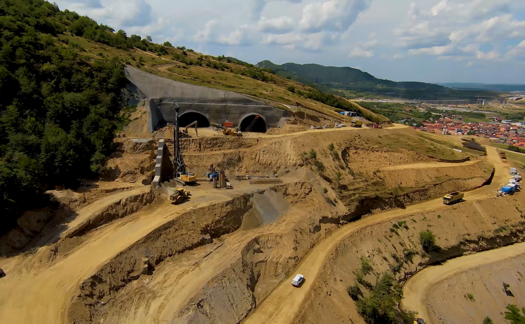 VIDEO Un nou tunel a fost străpuns pe Autostrada Sibiu – Pitești, pe Valea Oltului. În ce stadiu sunt lucrările