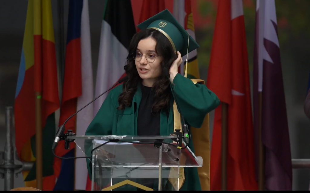 Discurs direct al unei absolvente, la ceremonia de la UMF Iași. „Vreau să mă adresez acum conducerii facultății și să trag un semnal de alarmă. Asta nu e medicină”