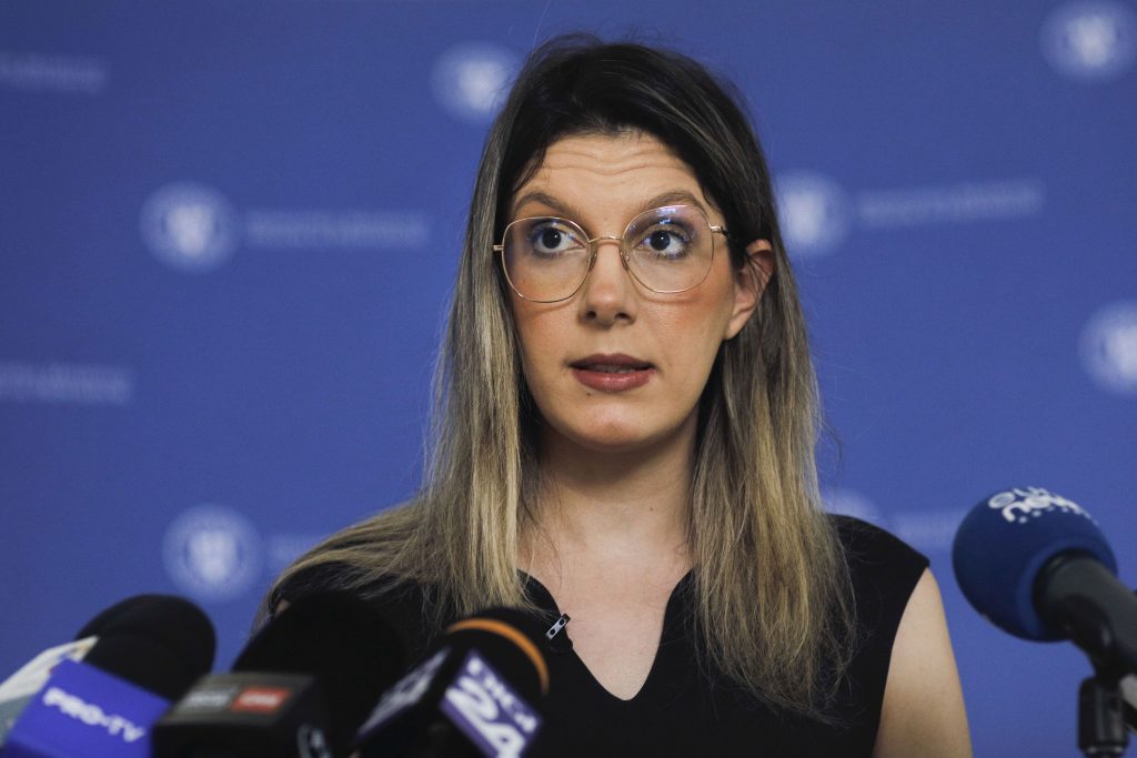 Lider PSD, atac virulent la Diana Buzoianu: „Domnișoara ministru s-a pus pe demolat terase pe litoral / În septembrie nu va mai fi”