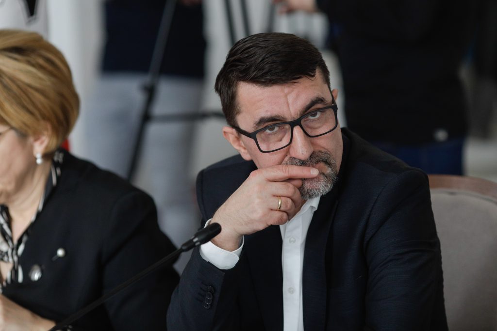Cum poate ajunge mare parte din presa maghiară din Transilvania sub controlul unui senator UDMR „pe la spatele” Budapestei