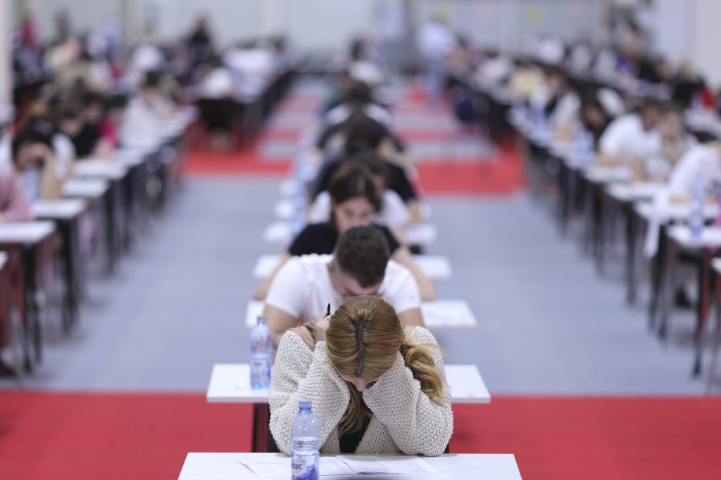Record absolut de candidaţi înscrişi la Universitatea de Medicină din Bucureşti. Unde e cea mai mare concurenţă