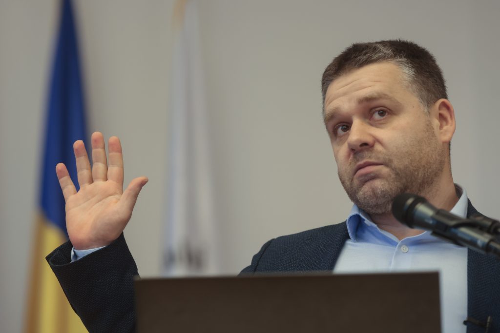 Ciprian Ciucu își apără stilul de viață: „Urc în lift împreună cu curierii”