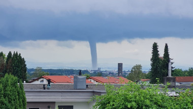 Trombă de apă deasupra Lacului Constanţa, fenomen spectaculos de 15 minute