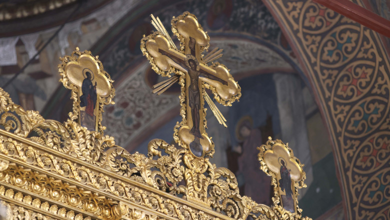 Preot din Topoloveni, suspendat de la slujire şi cercetat disciplinar după ce a preluat conducerea…