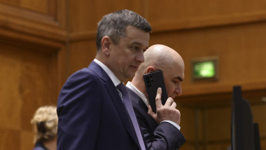 Românii spun cine e de vină pentru criza politică. Partidele și liderii, sub lupa opiniei publice