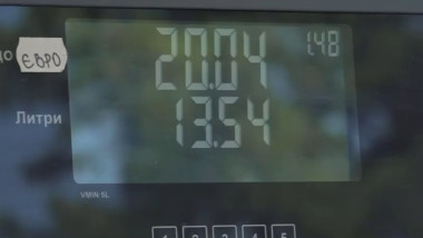 Cât economisesc românii la carburanți în Ungaria și Bulgaria?