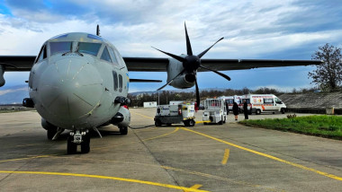 Forțele Aeriene Române evacuează pacient cu arsuri în Belgia cu avion C-27J Spartan