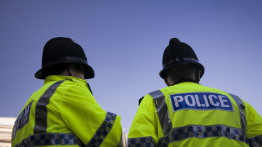 Polițiști britanici anchetați pentru încătușarea unui student înjunghiat care cerea ajutor