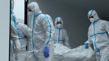 Rusia repatriează soldați ucraineni cu grenade în cadavre