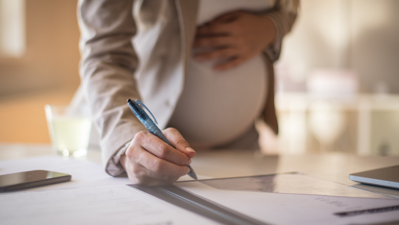 Cu cât se reduce vârsta de pensionare a femeilor care au crescut copii. Cine beneficiază de acest drept…