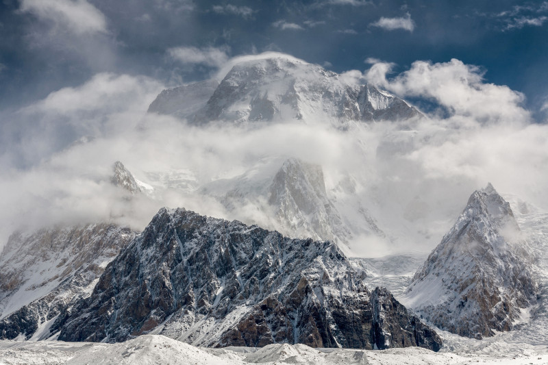 Avalanșă pe Broad Peak: legendarul alpinist Nirmal Purja este printre dispăruți, patru membri ai expediției, găsiți morți