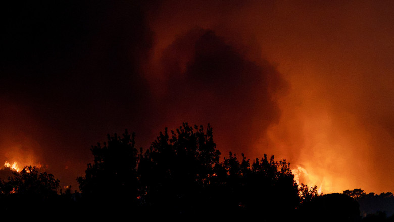 Incendiile fac prăpăd în Europa: 300.000 de persoane, evacuate din Franța și Spania. Pedro Sanchez: „Ne…