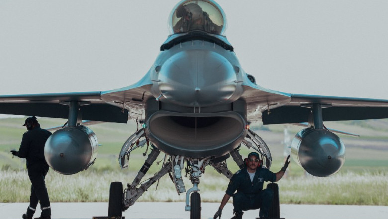 NATO își întărește flancul estic. Spania a trimis avioane F-18 și elicoptere în România. MApN: 7 aeronave…