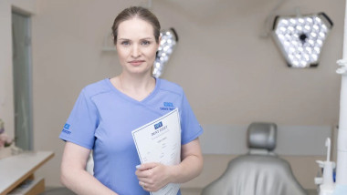 Zâmbetul de revistă are un preț: dureri și dezamăgiri în realitate