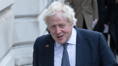 Guvernul Johnson acuzat că a risipit 10 mld. lire pe contracte dubioase în pandemie