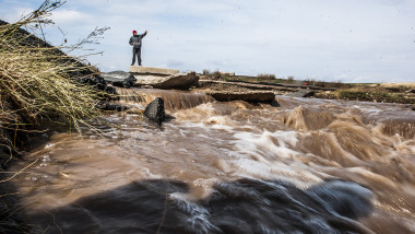 Viituri puternice în trei judeţe: hidrologii avertizează cu cod portocaliu
