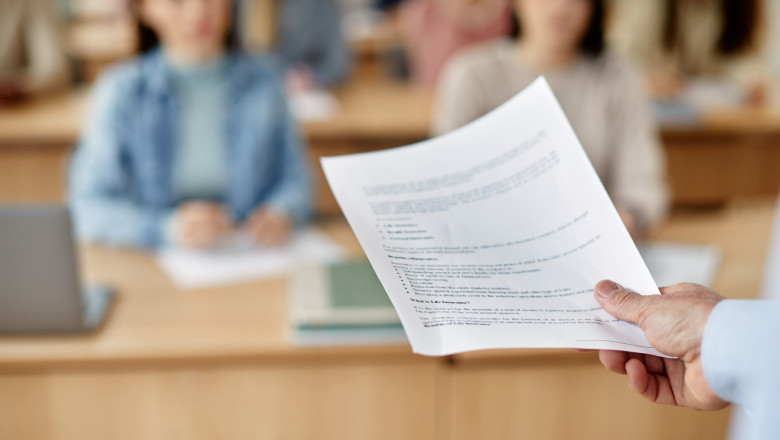 Titularizare 2026: Ministerul Educației a publicat subiectele și baremele de la proba scrisă. Când se…