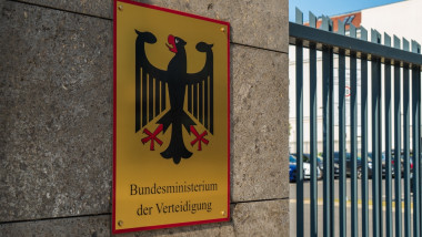 Berlinul întărește apărarea, reînvingând temerile unei Germanii puternice