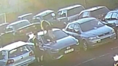 Adolescenți sub control judiciar pentru avarierea a mai multor mașini în București
