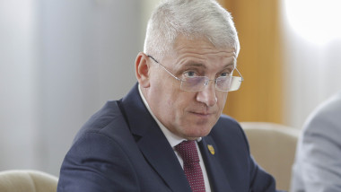 Țuțuianu: Birourile AEP, transformate în club – narghilea și distracție la serviciu