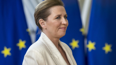 Mette Frederiksen: „Groenlanda nu e de vânzare”, răspuns pentru Trump la NATO