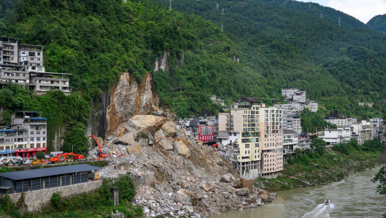 Alunecare de teren în China: 51 de morți, peste 1.000 de salvatori