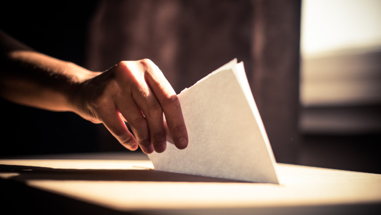 „Eu cu cine votez?” Cât de sigur e să folosești ChatGPT sau Gemini la vot