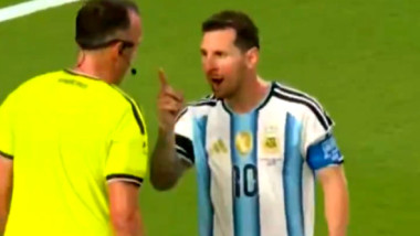 Messi, revoltat, se duce la arbitru: „Nu mă înjosi!