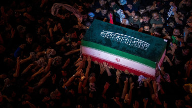 43 de milioane de oameni participă la funeraliile lui Khamenei în Iran