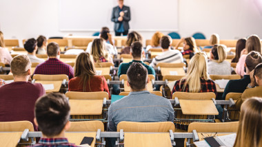 Examen de definitivat 2026: 9.600 de profesori dau proba scrisă astăzi
