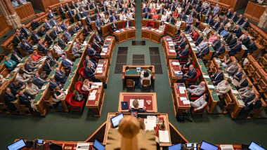 Magyar: Limită de 12 ani pentru parlamentarii maghiari propusă de premier