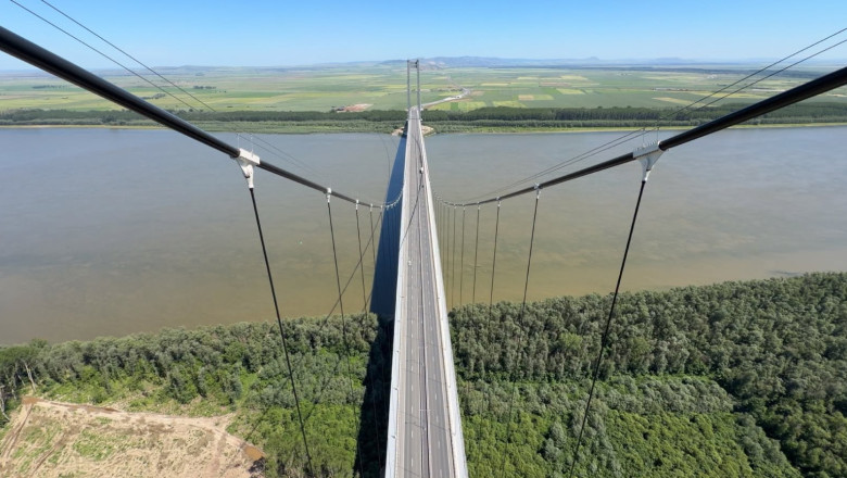 Restricții pe podul suspendat peste Dunăre: cât durează lucrările?