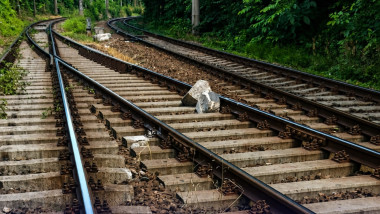 Sabotaj pe calea ferată: Bolovani pe linia din Gara Constanța
