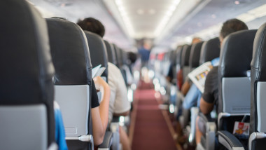 UE: Pasagerilor li se garantează bagaj de mână gratuit și despăgubiri rapide