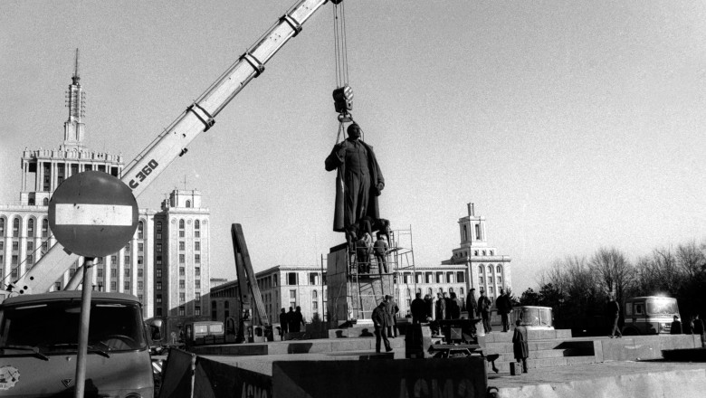 „Lenin a fost un dușman al umanității”: De ce vrea Kievul să amplaseze statuia unui șef cazac în locul…