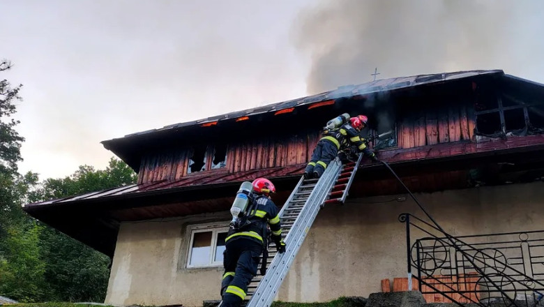 Un bărbat a fost găsit mort, în urma unui incendiu puternic care a cuprins chiliile Mănăstirii Bisericani…
