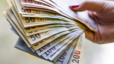 Românii cer băncilor rate mai mici, dar IFN-urile refuză: zero cereri aprobate