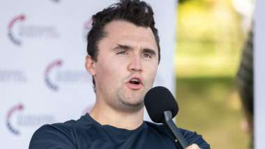 Profesoară concediată pentru critică la Charlie Kirk obține despăgubiri uriașe