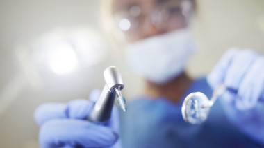 Scandal la Cluj: Clinică stomatologică din Turcia, acuzată de consultații într-un hotel