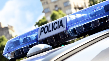 Hoțul a sunat la poliție ca să-și recupereze telefonul uitat după furtul mașinuțelor