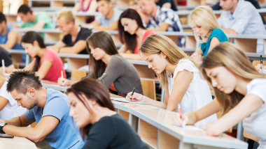 Înscrieri facultate 2026: Când începe depunerea dosarelor la universitățile din București și România