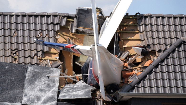 Accident aviatic lângă Bremen: Un avion de mici dimensiuni s-a prăbuşit peste o casă