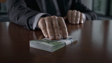 Trei tipare de încălcare a integrității de către primari și consilieri, identificate de ANI