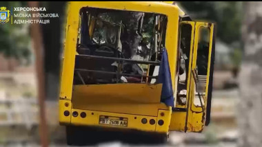 Atac cu dronă rusă în Herson: opt răniți după lovirea unui microbuz