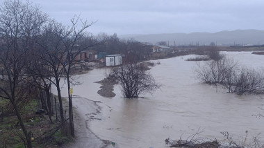 Hidrologii avertizează: 37 de judeţe sub risc de inundaţii, cod portocaliu pe râuri