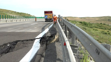 Surparea drumului pe A10 Sebeș-Turda: un sens de circulație închis, explică CNAIR