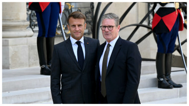 Macron îl onorează pe Starmer cu Legiunea de Onoare, înainte de retragerea sa din funcție