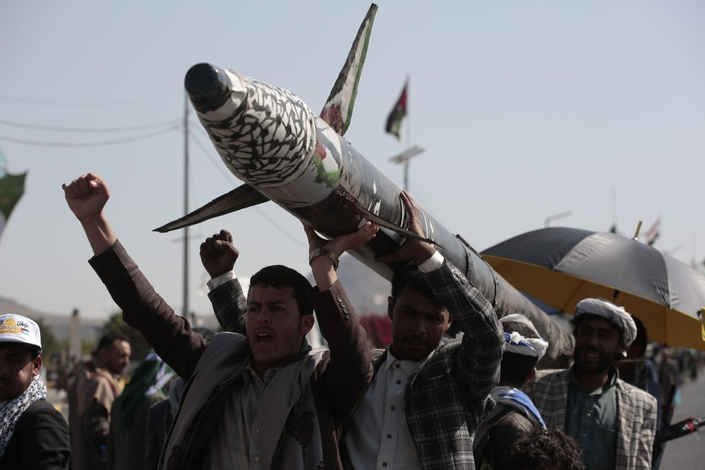 Războiul din Orientul Mijlociu se extinde. Rebelii Houthi blochează petrolul saudit, amenințând cu un nou front în conflictul SUA-Iran