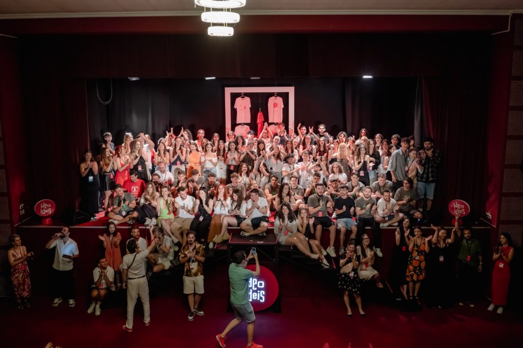 Oraș fără teatru creează festival de teatru, inițiat de adolescenți