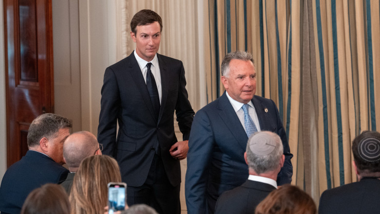Steve Witkoff și Jared Kushner, luni de negocieri, pleacă spre Kiev